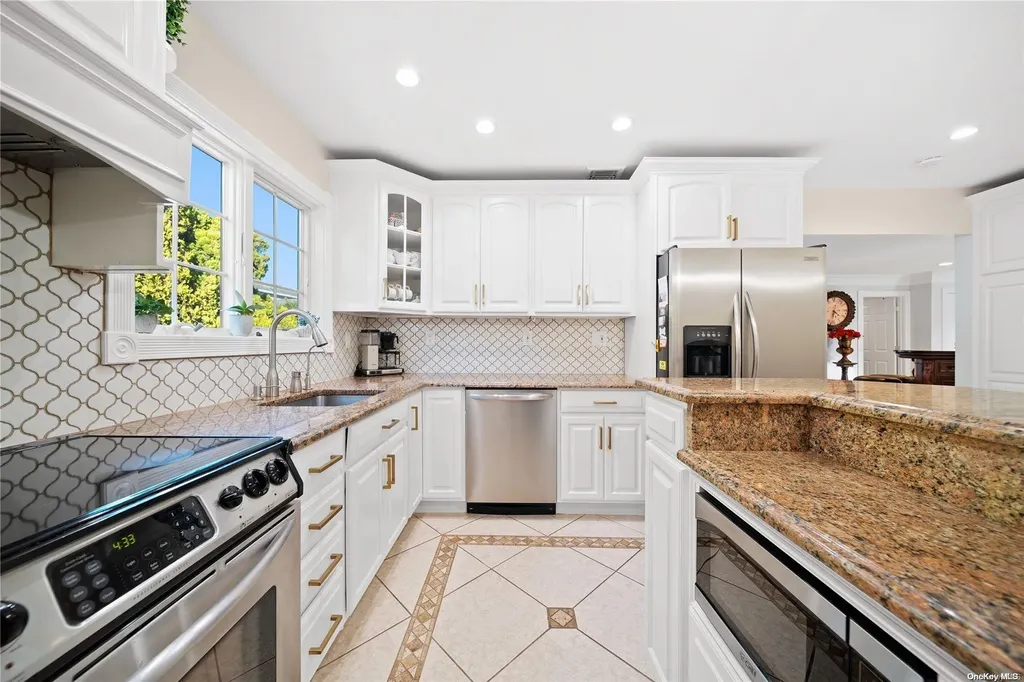 15 Cedar Point Drive West Islip NY 11795