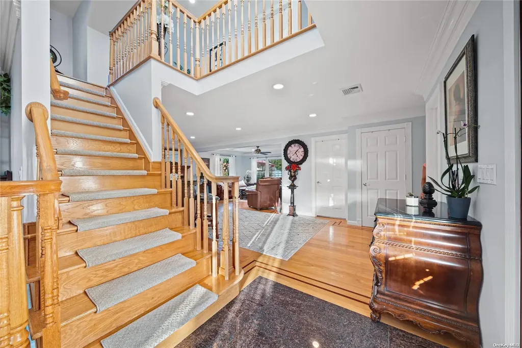 15 Cedar Point Drive West Islip NY 11795
