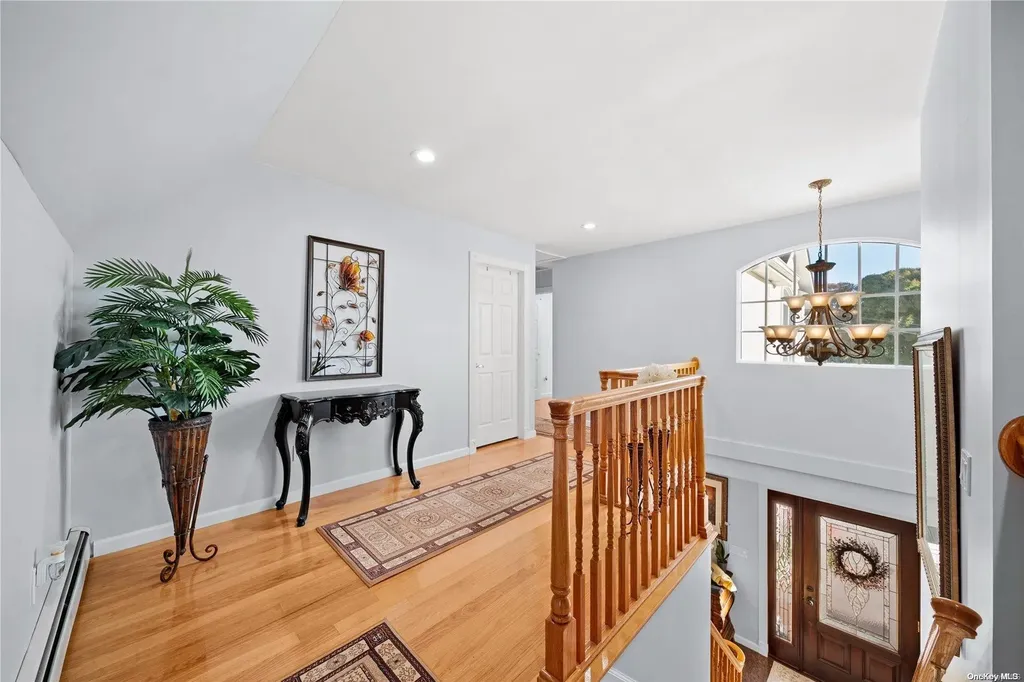 15 Cedar Point Drive West Islip NY 11795