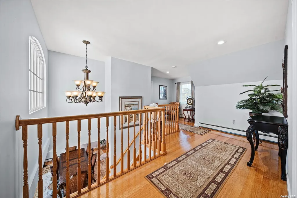 15 Cedar Point Drive West Islip NY 11795
