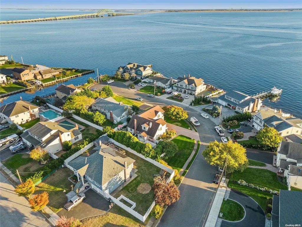 15 Cedar Point Drive West Islip NY 11795