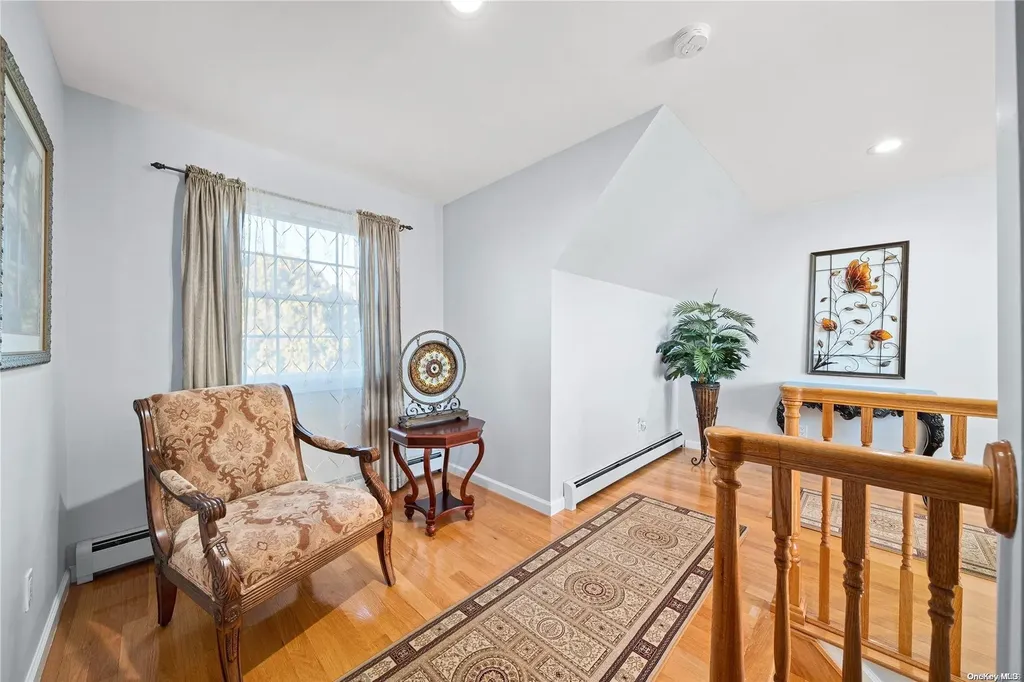 15 Cedar Point Drive West Islip NY 11795
