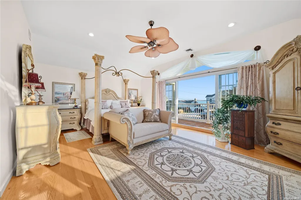 15 Cedar Point Drive West Islip NY 11795