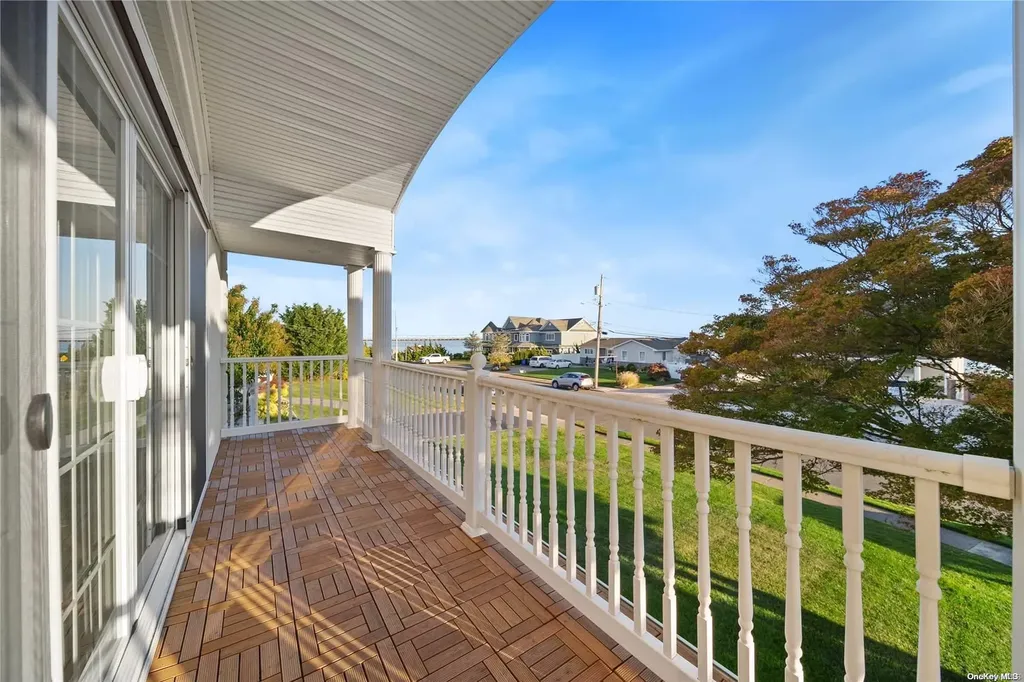 15 Cedar Point Drive West Islip NY 11795