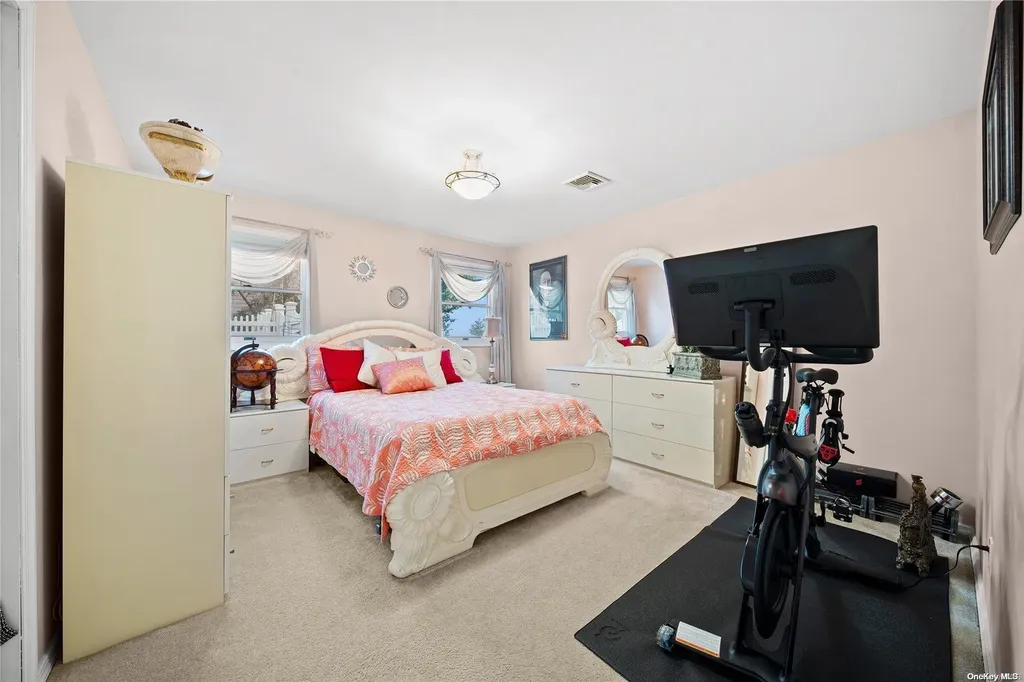 15 Cedar Point Drive West Islip NY 11795