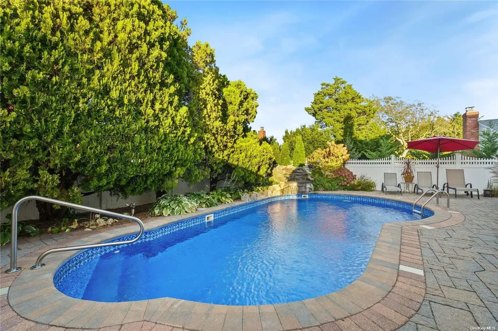 15 Cedar Point Drive West Islip NY 11795