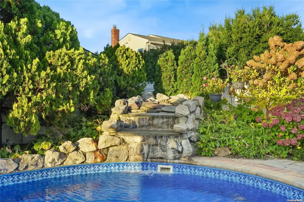 15 Cedar Point Drive West Islip NY 11795