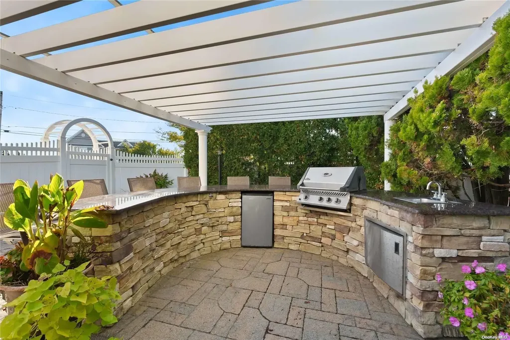 15 Cedar Point Drive West Islip NY 11795