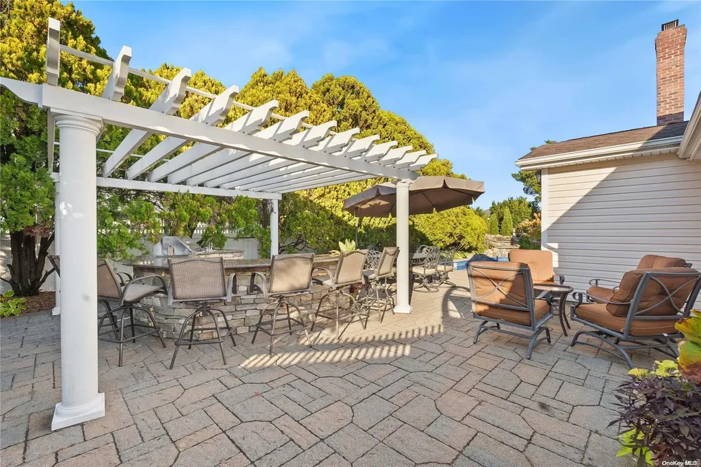 15 Cedar Point Drive West Islip NY 11795