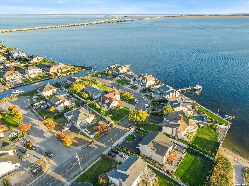 15 Cedar Point Drive West Islip NY 11795