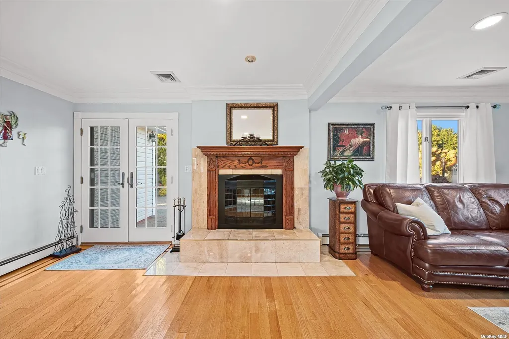 15 Cedar Point Drive West Islip NY 11795