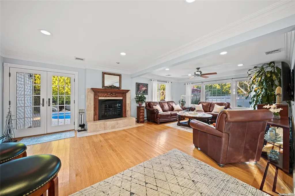 15 Cedar Point Drive West Islip NY 11795