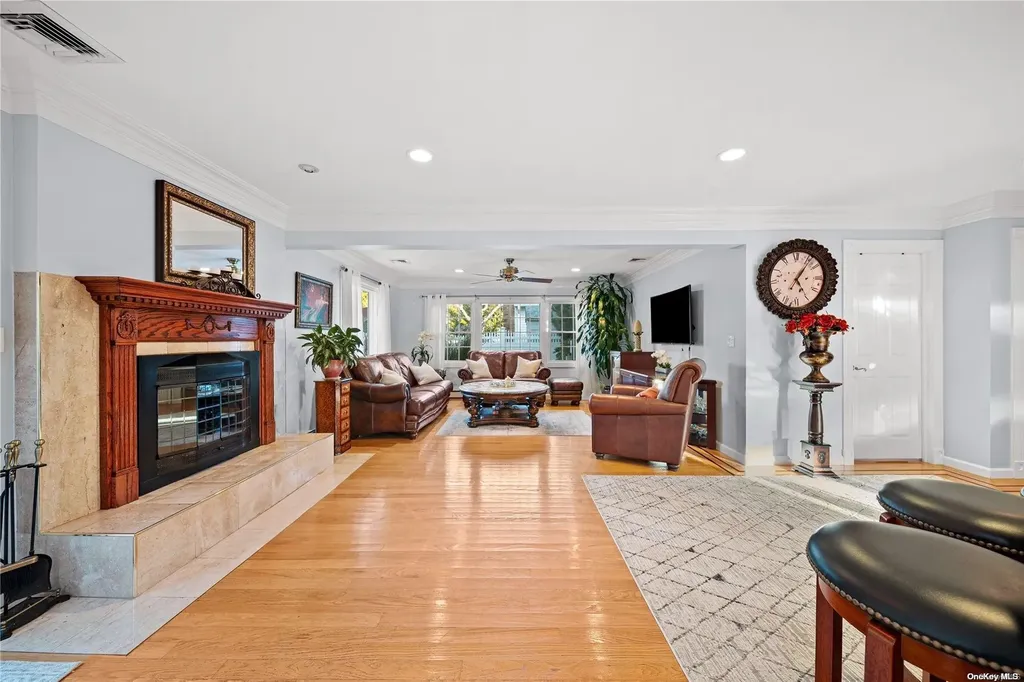 15 Cedar Point Drive West Islip NY 11795