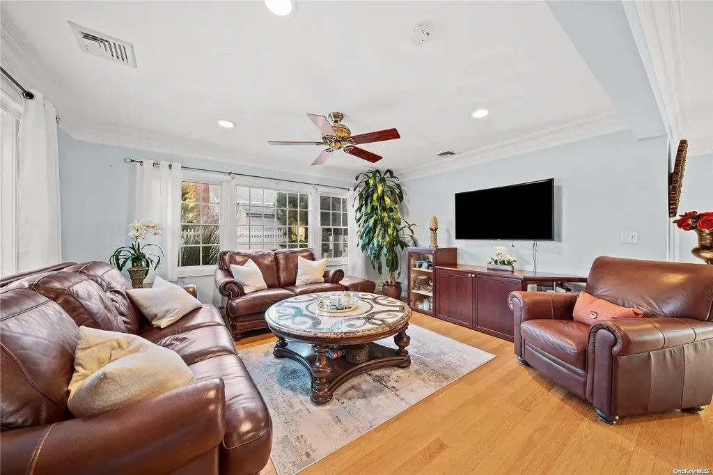 15 Cedar Point Drive West Islip NY 11795