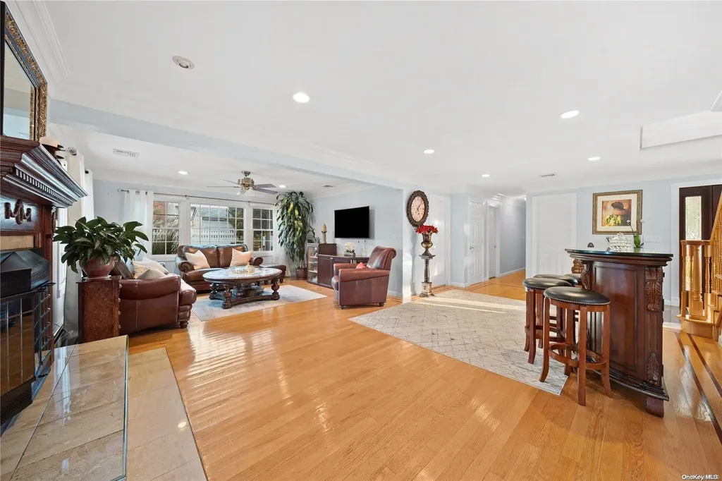 15 Cedar Point Drive West Islip NY 11795