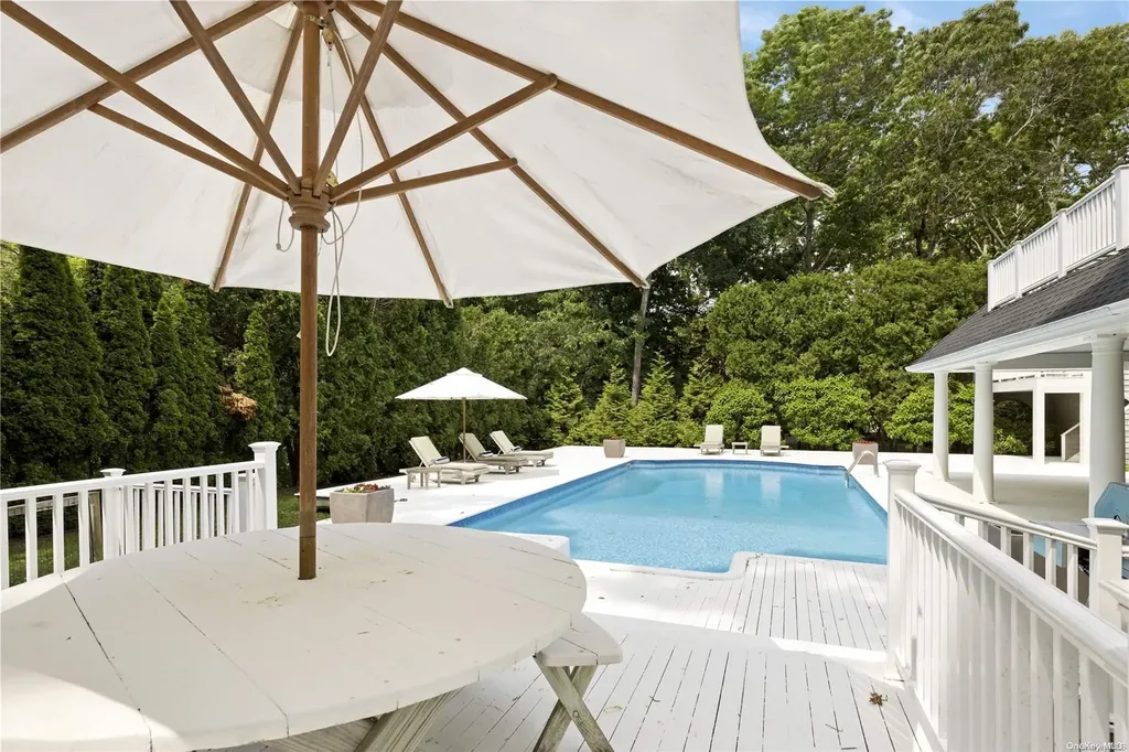 25 Deerwood Path Sag Harbor NY 11963