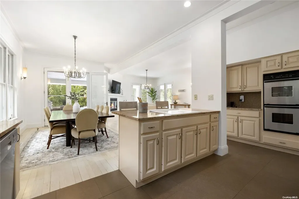 25 Deerwood Path Sag Harbor NY 11963