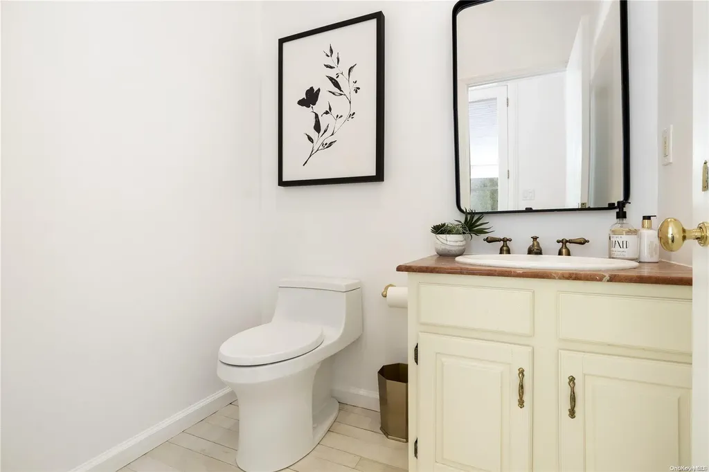 25 Deerwood Path Sag Harbor NY 11963