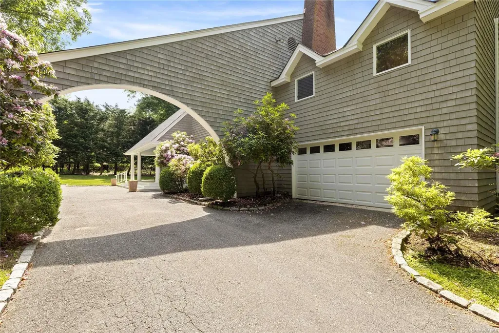 25 Deerwood Path Sag Harbor NY 11963