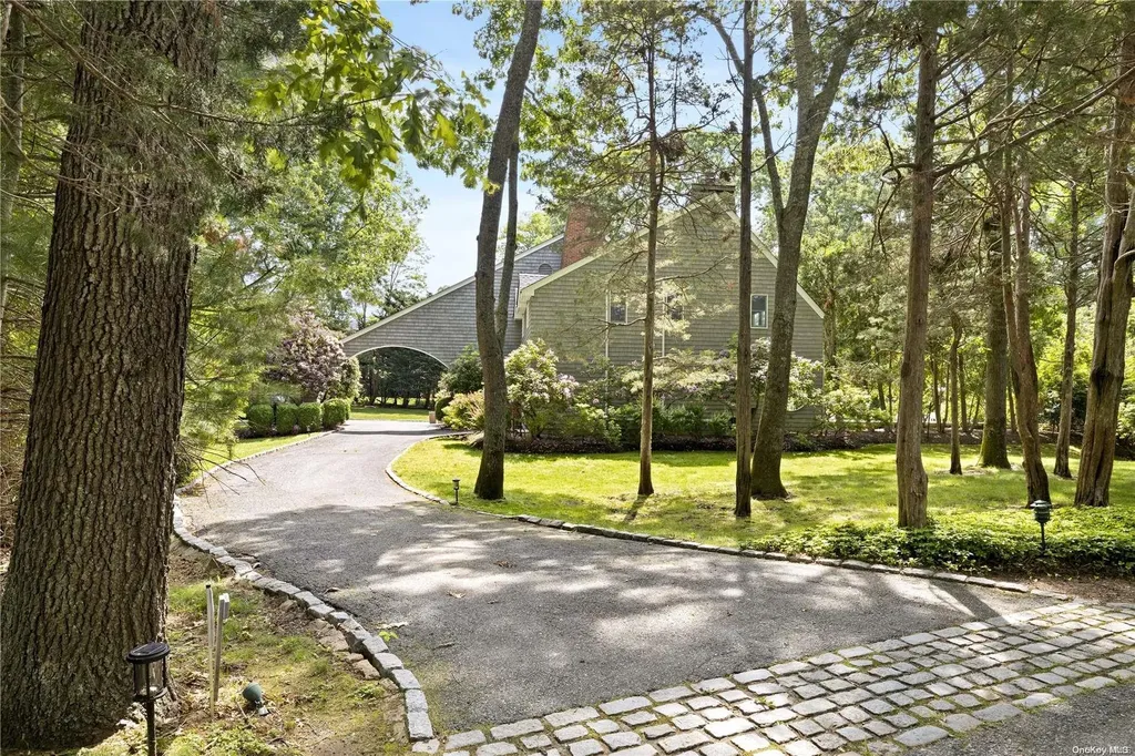 25 Deerwood Path Sag Harbor NY 11963