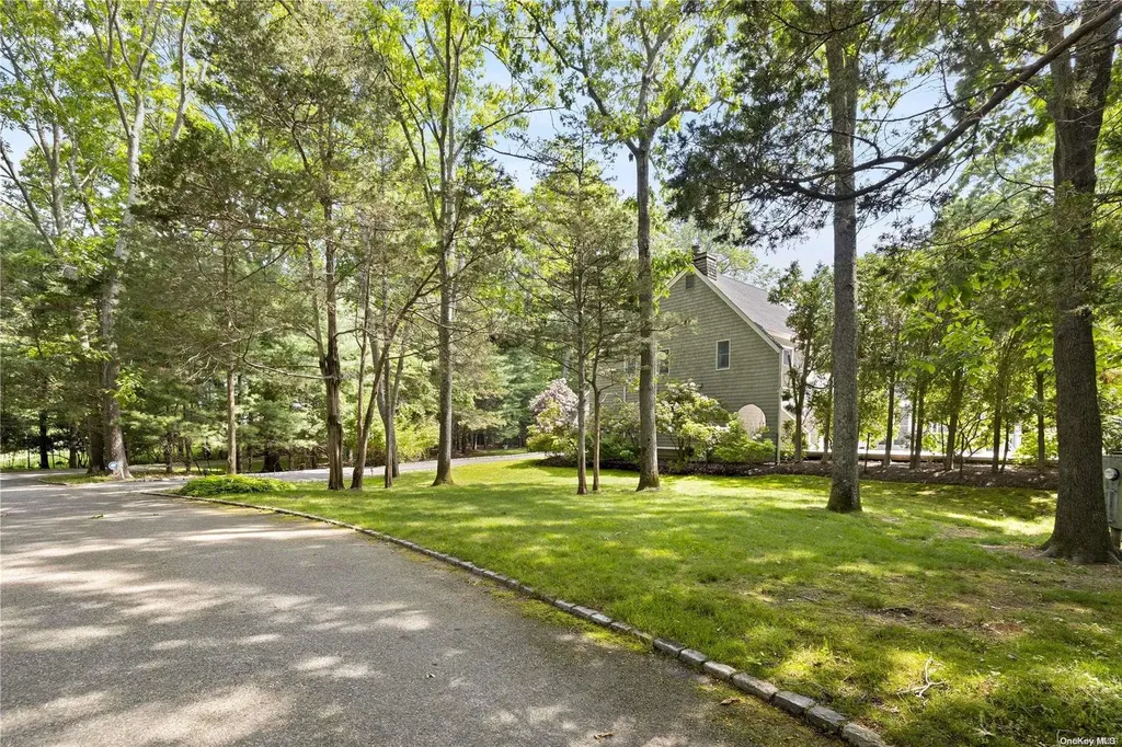 25 Deerwood Path Sag Harbor NY 11963