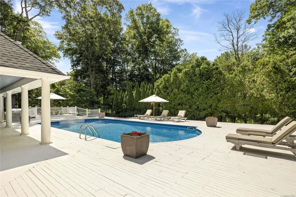 25 Deerwood Path Sag Harbor NY 11963