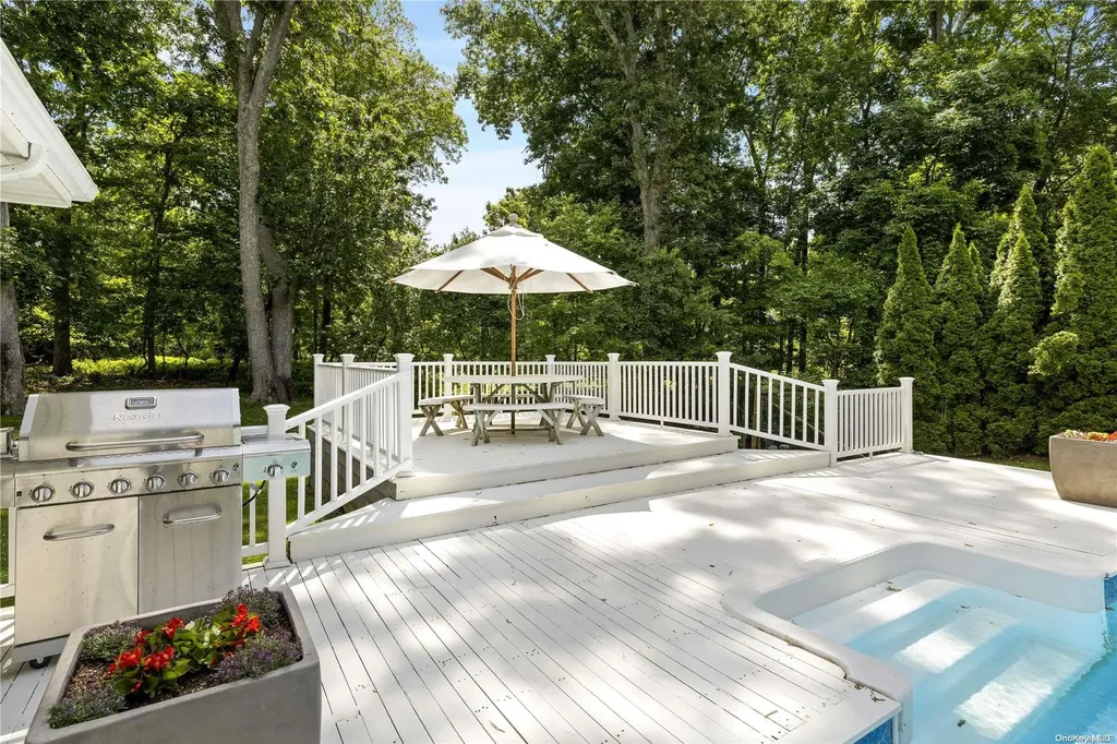25 Deerwood Path Sag Harbor NY 11963