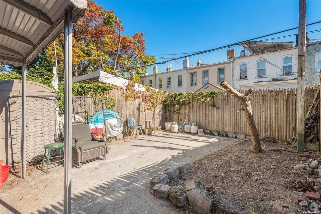 189 Hemlock Street Brooklyn NY 11208
