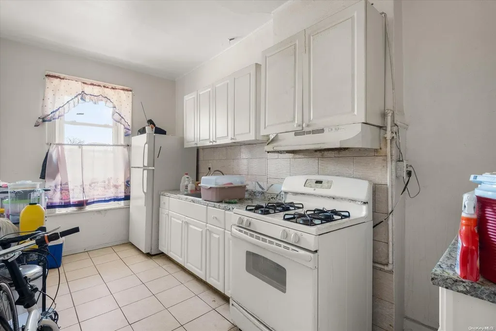 189 Hemlock Street Brooklyn NY 11208