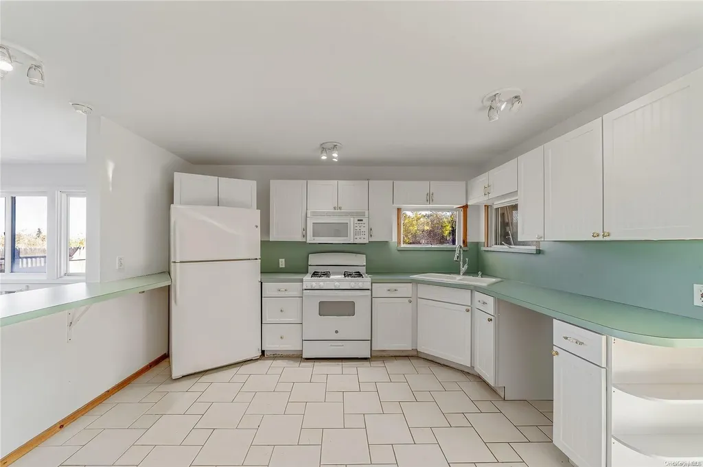 9 Riviera Drive Mastic Beach NY 11951