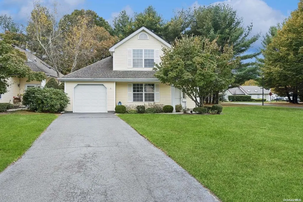 1 Saddlebrook Court Middle Island NY 11953