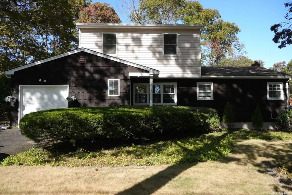 83 Patchogue Avenue Mastic NY 11950
