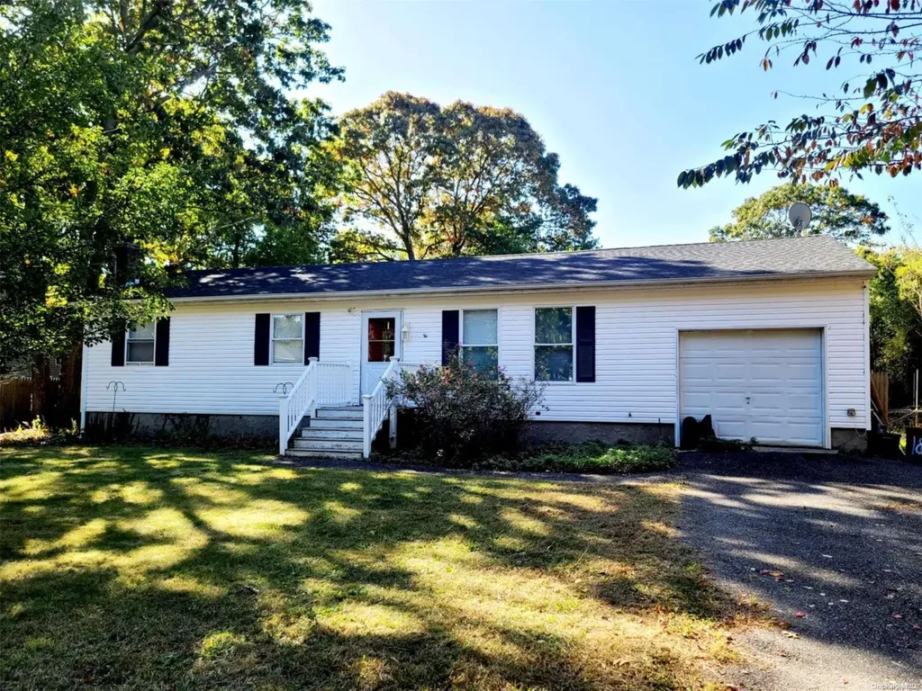 18 Beechwood Drive Shirley NY 11967