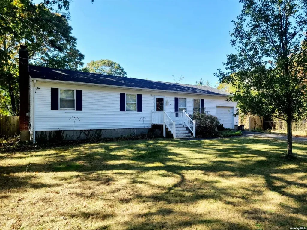 18 Beechwood Drive Shirley NY 11967