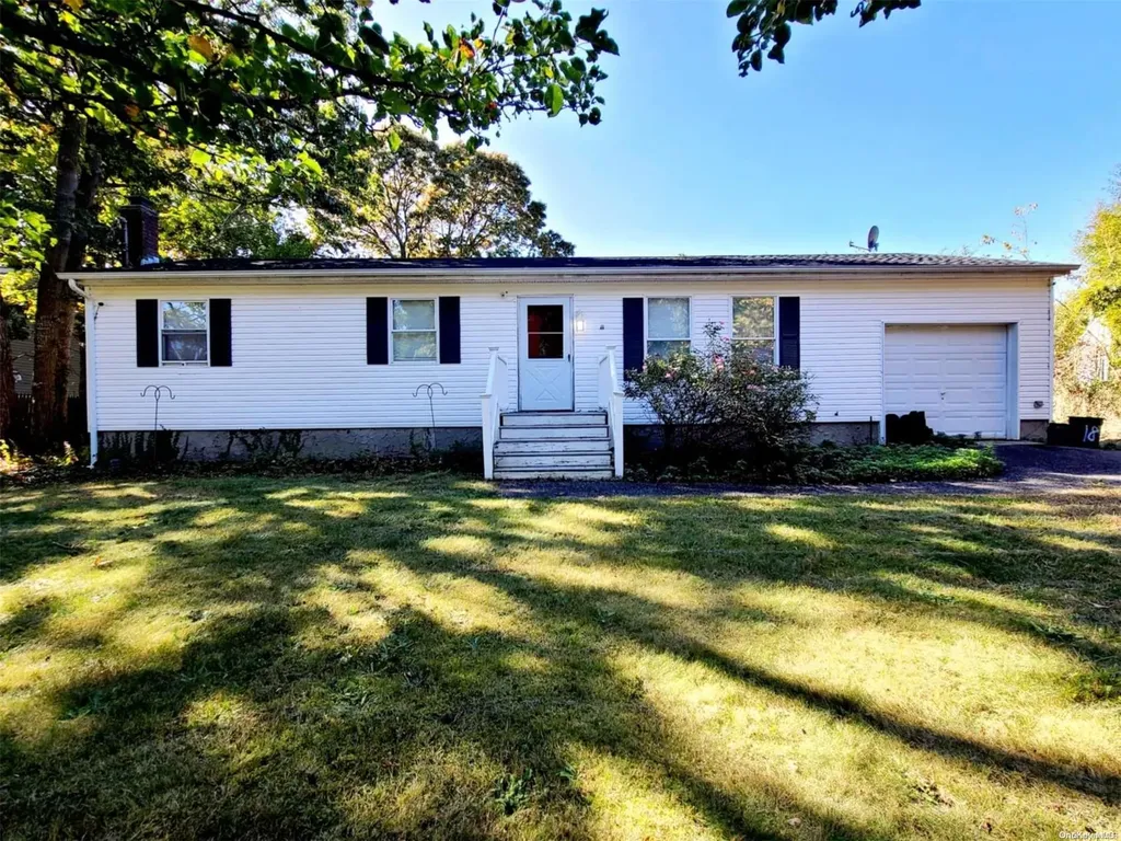 18 Beechwood Drive Shirley NY 11967
