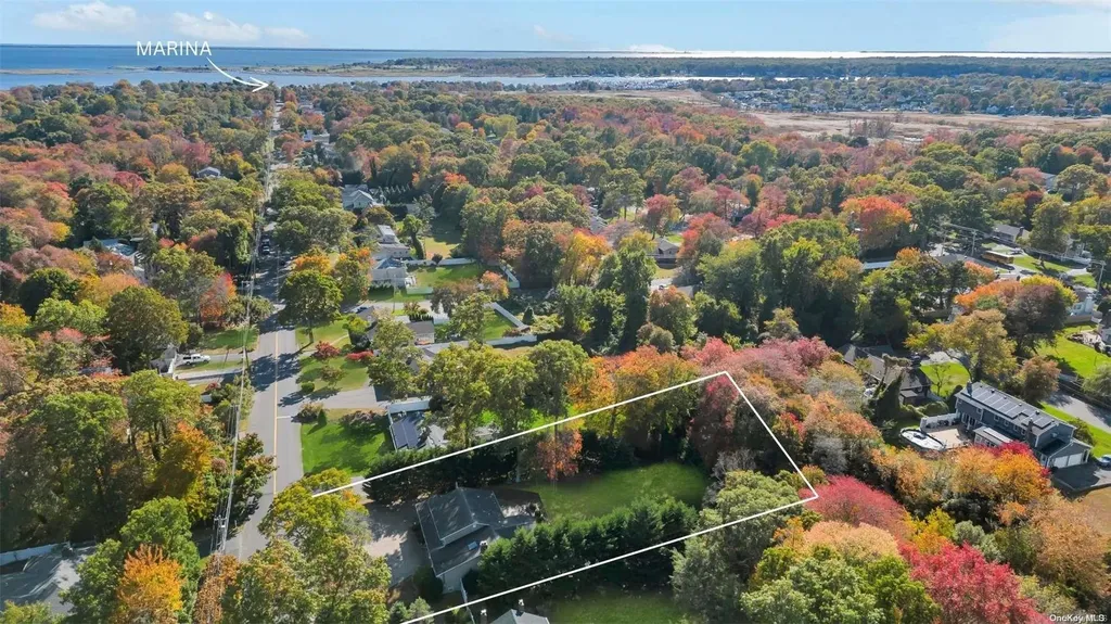 136 Vanderbilt Boulevard Oakdale NY 11769