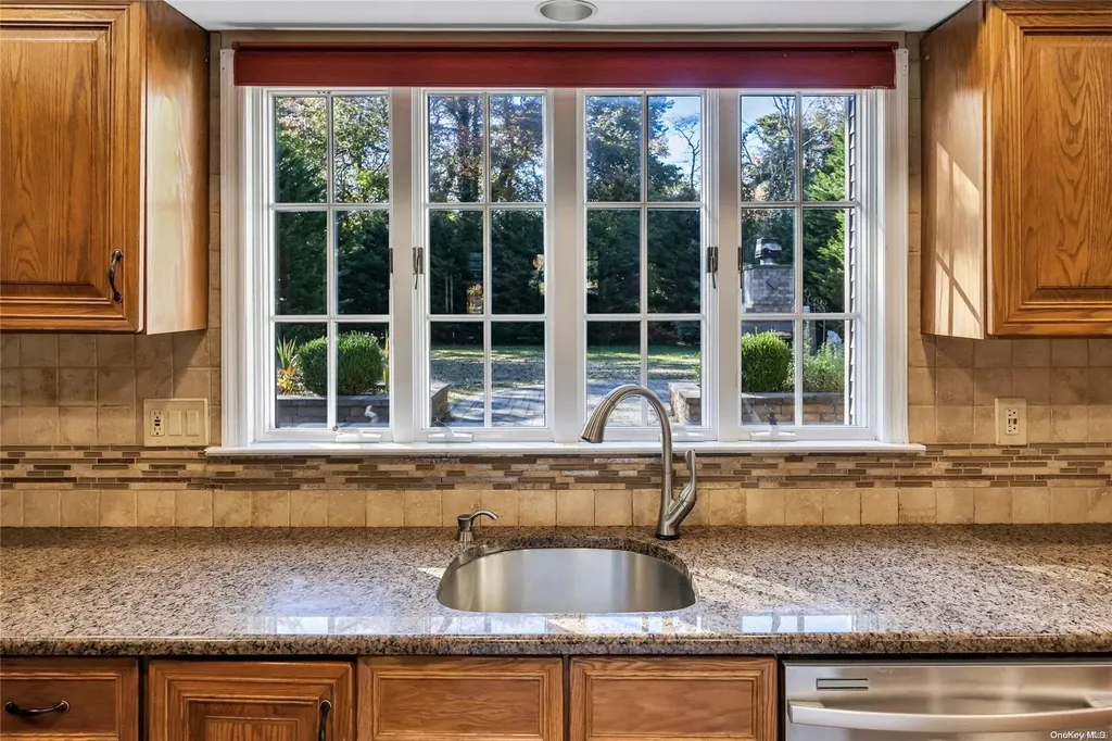 136 Vanderbilt Boulevard Oakdale NY 11769