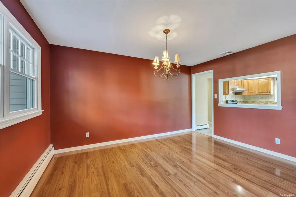 136 Vanderbilt Boulevard Oakdale NY 11769