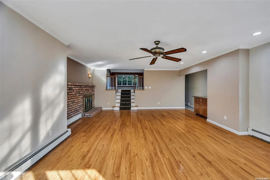 136 Vanderbilt Boulevard Oakdale NY 11769