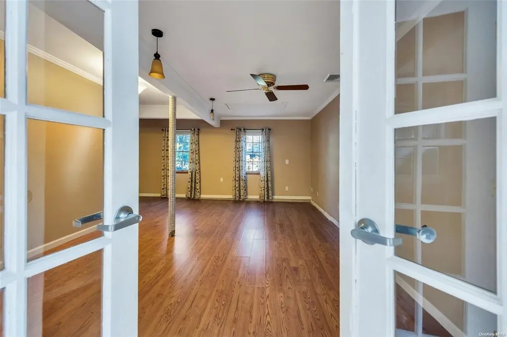 136 Vanderbilt Boulevard Oakdale NY 11769