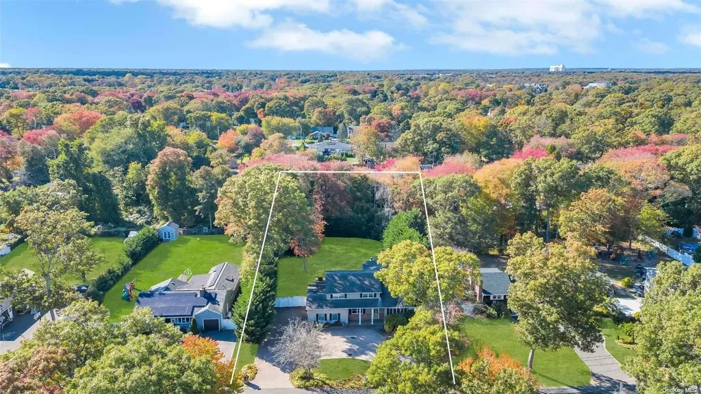 136 Vanderbilt Boulevard Oakdale NY 11769