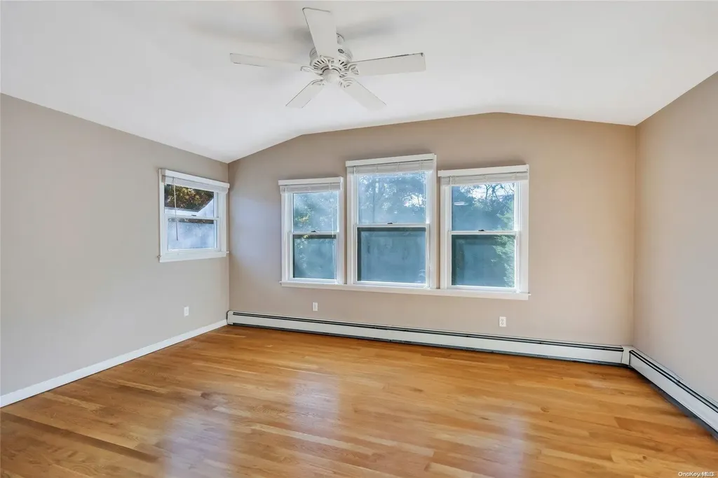 136 Vanderbilt Boulevard Oakdale NY 11769