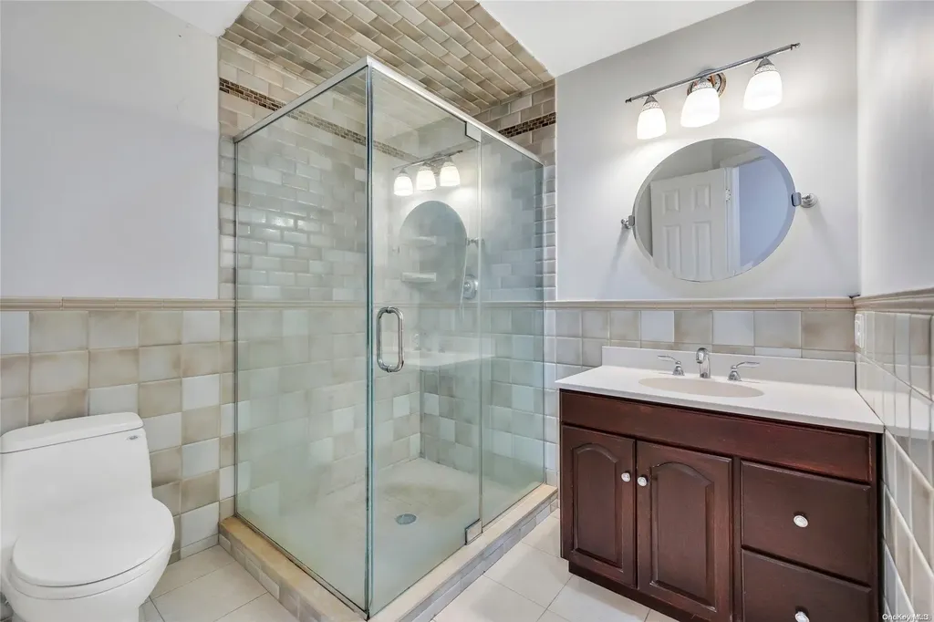 136 Vanderbilt Boulevard Oakdale NY 11769