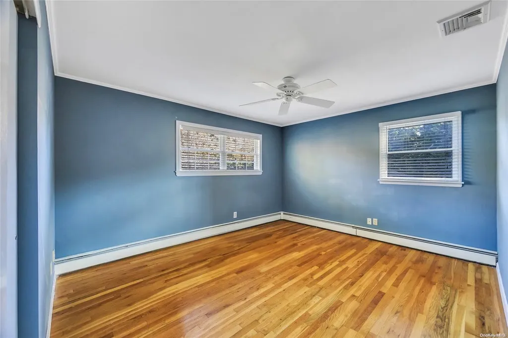 136 Vanderbilt Boulevard Oakdale NY 11769