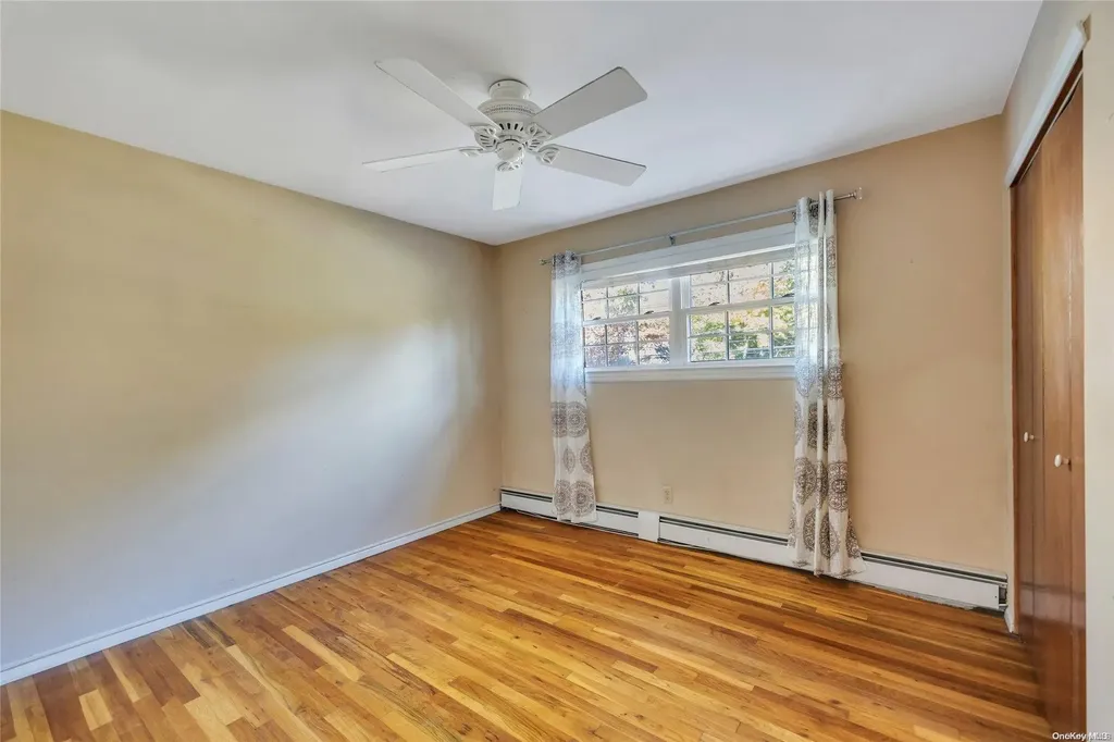 136 Vanderbilt Boulevard Oakdale NY 11769
