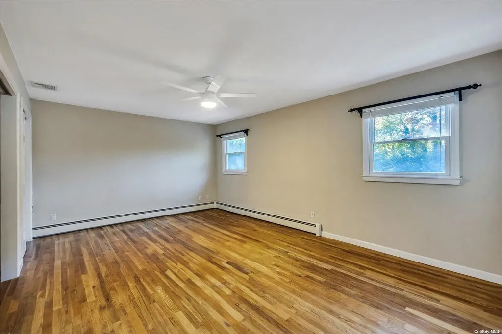 136 Vanderbilt Boulevard Oakdale NY 11769