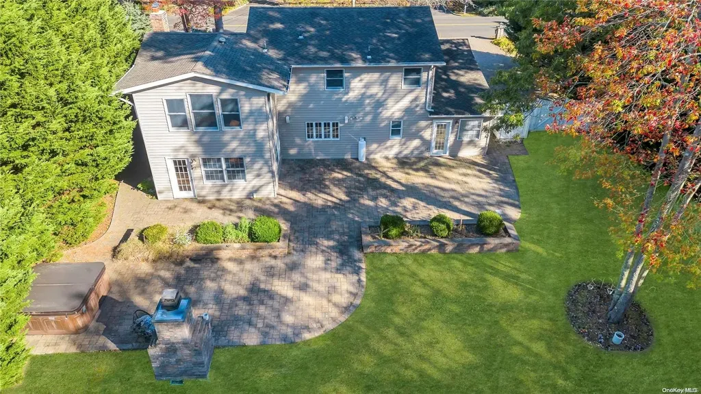 136 Vanderbilt Boulevard Oakdale NY 11769