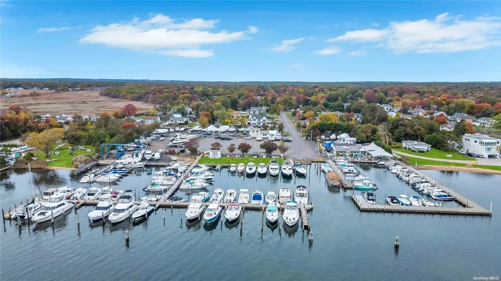 136 Vanderbilt Boulevard Oakdale NY 11769