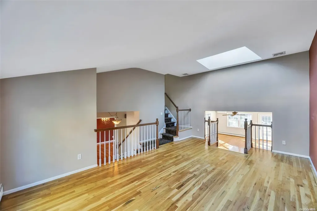 136 Vanderbilt Boulevard Oakdale NY 11769