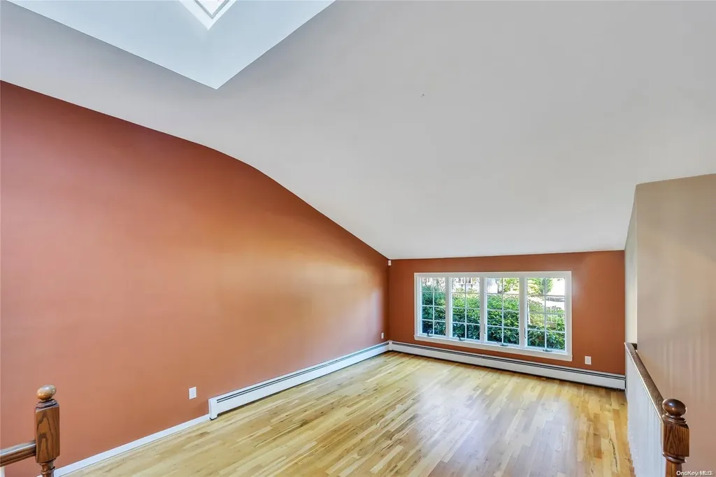 136 Vanderbilt Boulevard Oakdale NY 11769